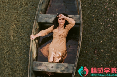 用什么方法挽回死心的女人?可以试试这几个技巧